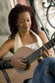 À medida que sara tavares viajava, e que as suas experiências enriqueciam a sua música, ela descobria também uma nova simplicidade, uma confiança cada vez. Artist Profiles Sara Tavares World Music Central Org