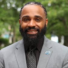 Happy birthday to Program Director, Marlon Ross! Marlon is one of the  incredible PDs at @discovermase, and he spearheads our Workforce  Development Program! 🎂🥳🍾Many of the young men in that program say
