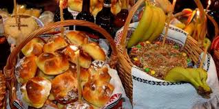 La mosii de iarna se impart alimente (placinte, produse lactate, piftii) si, uneori, vase umplute cu mancare gatita sau cu apa. SambÄƒta MorÅ£ilor Mosii De IarnÄƒ C