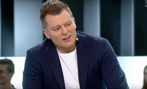 Rafał brzozowski pochodzi z nowego dworu mazowieckiego, z domu o tradycyjnych wartościach. Internauts Again Ridiculed Rafal Brzozowski See His Strange Performance