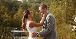 The perry house was built in 1901 and has been restored into a beautiful country inn complete with custom designed furnishings by master craftsmen, carl and jim stanton of linville, north carolina. Blakeny Corey Outside In Toronto Wedding Cinematography