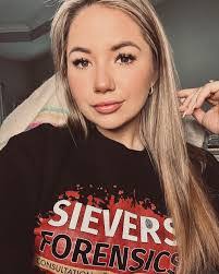 Heidi Sievers's Instagram, Twitter & Facebook