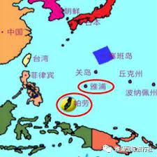 首都恩吉鲁穆德位于临近岛屿巴伯尔道布岛，隶属于梅莱凯奥克州。 帕劳的海上邻国包括 印度尼西亚 、 菲律宾 和 密克罗尼西亚联邦 。 约3,000年以前，来自菲律宾的移民最先在这里定居；直到约900年以前，当地人种都属于 尼格利陀人 。 ä»Šæ—¥ å¹¸ç¦é›…æµ¦å²›çš„é‚»å±…å¤§æ›å…‰ æ¯æ—¥å¤´æ¡