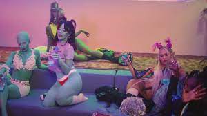 Doja cat and grimes in video for need to know. Pitchfork On Twitter Grimes Co Stars In The Video For Doja Cat S New Single Need To Know Https T Co Hvjxxq5xzx