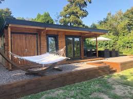 Luxus Gartenhaus Hansa Lounge Xxl Mit 2 Zimmern 22m 44mm 5x8 Hansagarten24 In 2020 Kleines Sommerhaus Gartenhaus Gartenhaus Mit Terrasse