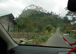 Nino berangkat dari kota batu menuju kota malang pada pukul 08.00 menggunakan sepedah yang berkecepatan 18 km/jam. Baca Penuh Pesona Tapi Bikin Was Was