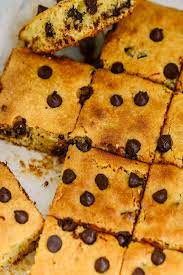 Crazy Yum Low Sugar Chocolate Chip Blondies Recipe Recipe Low Sugar Chocolate Low Sugar Dessert Recipes Low Sugar Desserts