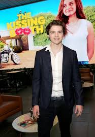 Joel courtney is an american actor known for his role in the 2011 film super 8 and for his starring role in the netflix films the kissing bo. Hbd Joel Courtney January 31st 1996 Age 23 Kissing Booth Cute Teenage Boys Celebrities