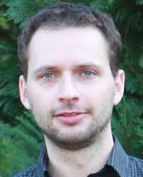 Entanglement Effects in Elastomers: Macroscopic vs Microscopic Properties