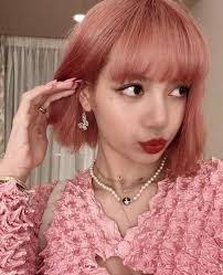Lisa (BLACKPINK) tóc hồng thả dáng “cực nuột” trên đất Mỹ, chill cùng DJ  Snake tại Las Vegas