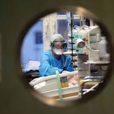 Hohe infektionszahlen in tschechien scheint die lage zum infektionsgeschehen zunächst ähnlich wie in frankreich. Tschechien Corona Mutation Breitet Sich An Deutscher Grenze Rasant Aus Kilometerlange Staus Am Montag Welt