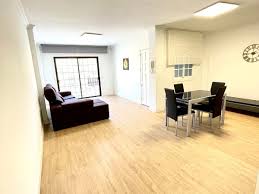 Wohnung 24 wohnquartier flößau 100 / 2.obergeschoss we 24 flur abstellraum 1 wc bad schlafen kind 1 kind 2 wohnen/essen/kochen balkon (50%) abstellraum 2 132,23m2 14,21m2 6,81m2 3,47m2 6,64m2 17,34m2 11,74m2 12,44m2 43,06m2 14,36m2 2,16m2 * grundrisspläne sind nicht zur maßentnahme geeignet. 98prnjpqgqi0vm
