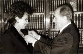 Mardi 2 septembre, edith cresson, (premier ministre de 1991 à 1992 et commissaire européenne à la recherche aux sciences et technologies de 1995 à 1999). Edith Cresson Raconte Son 10 Mai 1981