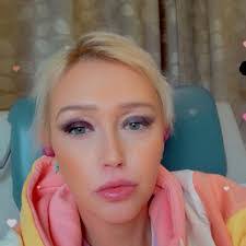 Gayle Denham's Instagram, Twitter & Facebook