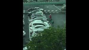 Lebih mencemaskan apabila individu berkenaan cuba membuka pintu di bahagian tempat duduk penumpang keretanya. Pecah Masuk Kereta Burung Adik Ditahan Polis