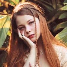 Elisa Reyes (@elisa_dcfk)