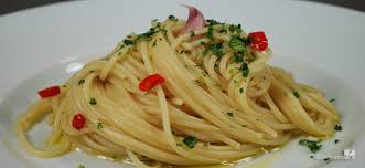 Risultati immagini per Pasta aglio e olio