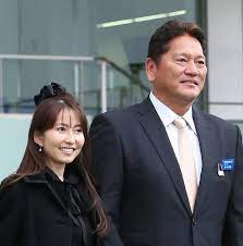 榎本加奈子さん 夫・佐々木主浩氏と2ショットで新年挨拶 「お綺麗」「Vがいっぱい 縁起が良い」の声― スポニチ Sponichi Annex 芸能