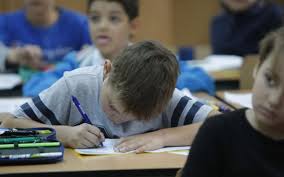 Elevii din învățământul public au intrat de vineri, după terminarea cursurilor online, în vacanţa intersemestrială, potrivit calendarului aprobat de ministerul. Structura Anului È™colar 2019 2020 Proiect Cand Incep Elevii È™coala È™i Ce Se IntamplÄƒ Cu VacanÈ›a IntersemestrialÄƒ Jurnal Giurgiuvean