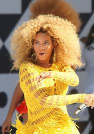 Its a curly bleached wig! Beyonce Knowles Curly Hair Styles Hairstyles Weekly