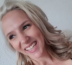 Eleanor Melanson's Instagram, Twitter & Facebook