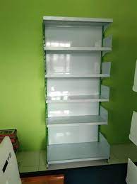 Cara Menamai Rak Buku Perpustakaan Ini Cara Membuat Rak Buku Dari Kayu Dan Triplek Buatan Sendiri Sebuah Rak Di Perpustakaan Berisi 3 Buku Matematika 2 Buku Fisika Dengan Judul Yang