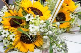 Eines der wichtigsten accessoires für die braut ist der hochzeitsstrauß. Brautstrauss Von Blumen Und Sonnenblumen Leinwandbilder Bilder Blutenblatter Schone Brautstrauss Myloview De