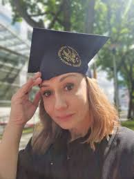 Mega szczęśliwa! 1️⃣2️⃣3️⃣ Dopełniłam wielką naukową trójkę w moim życiu:… 