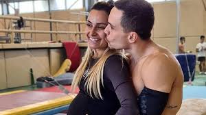 O λευτέρης πετρούνιας και η βασιλική μιλλούση, έχουν κάθε λόγο να είναι πιο ευτυχισμένοι από ποτέ αφού σε λίγους μήνες θα κρατούν στην αγκαλιά τους το μωρό τους, καρπό του έρωτά τους! Gene8lia Gia Th Basilikh Milloysh Oi Tryferes Eyxes Toy Leyterh Celebrities Eidhseis Yupiii Gr