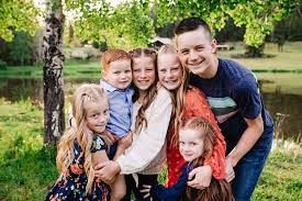 Great Sibling Pose Coeur D Alene Family Photography Family Photographer Coeur D Alene Id Photography Poses Family Big Family Photos Family Photography