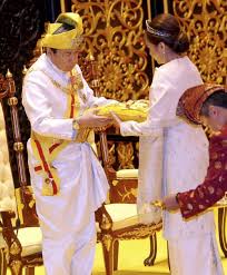 Masih lagi berada di kerusi diraja dan memerintah negeri. Sultan Selangor Isteri Pertama Author On R