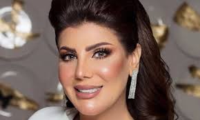 وهو ممثل كويتي يحمل الجنسية الكويتية حيث مكان ولاجته ونشأته وعاش حياته في الكويت متلقيا تعليمه الذي أهله للمشاركة في الأعمال الفنية الكبيرة والبارزة، وهو من مواليد تاريخ 30. En1vvoyofebk4m