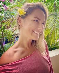 La tóxica era yo... Sí, lo reconozco. Iba por la vida empeñada en perfumar  lo que apesta. Sí la tóxica era yo. Por llamar primero, por estar siempre.  Por dejarme de último