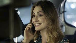 Petra convida Alan para viajar, mas ele decide chamar Kyra/Cleyde para ir  também