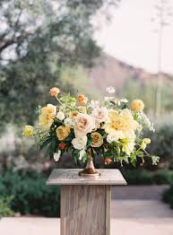 El Chorro In Arizona Is The Perfect Backdrop For This Wedding Inspo Wedding Floral Centerpieces Wedding Centerpieces Flower Centerpieces Wedding