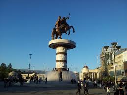 De stad is gelegen in het noorden van het land, aan de rivier de vardar. Een Bezoek Aan De Stad Skopje In Macedonie Thank God I Travel