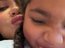 Khloé Kardashian-ը նոր լուսանկար է...