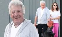Dustin Hoffman, 85, cuts a casual figure as he celebrates his wife ...