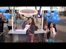 Devido à situação financeira de sua família, ele não precisa trabalhar, não se preocupando com nada. Pin Em Filmes