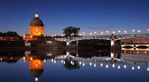 Ils vous proposent par exemple de venir réaliser vous même vos décorations. Les Marches De Noel A Toulouse Toulouseblog Fr