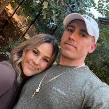 Shannon Ridenour's Instagram, Twitter & Facebook