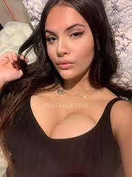 molly-mae on X: A beautiful and kind soul committed suicide last night.  She was a sex worker, an OnlyFans girl, a hard-worker and a businesswoman.  Im tired of SWs dying at the