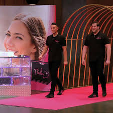The pinky gloves gained attention after dr. Hohle Der Lowen Vox Kritik An Perioden Handschuhe Pinky Gloves Tv