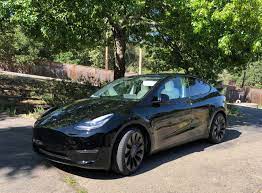 Used 2021 tesla model y standard range with stability control, mobile internet, auto climate control, adaptive cruise control, power driver seat. Black White Tesla Model Y Teslamodely
