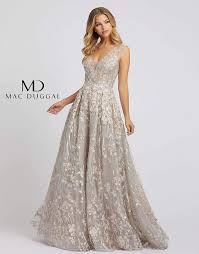 4.5 out of 5 stars 2. Mac Duggal 20131d Echo Evenings