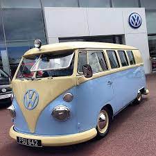 Partout avec vous et en toute circonstance, affirmez votre goût pour la liberté avec cette gourde vw combi campervan. Pin By Lima On Kombinationskraftwagen Vw Bus Van Van Design