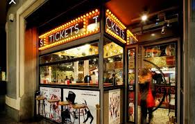If you find yourself with a few hours of spare time either before or after your flight to los angeles, the theme building and observation deck are well worth a visit. Tickets Barcelona Sant Antoni Menu Preise Restaurant Bewertungen Tripadvisor