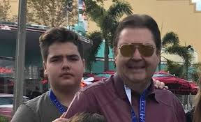 Bailarina, modelo e personalidade da tv que ficou conhecida como assistente de palco do domingão do faustão, da rede globo. Faustao Ganha Homenagem Do Filho Em Seu Aniversario Orgulho Emais Estadao