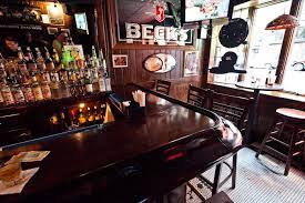 17 Best Dive Bars In Nyc Dive Bar New York Bar Nyc Bars