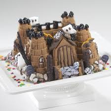 Amazon Com Nordic Ware Pro Cast Castle Bundt Pan Novelty Cake Pans Kitchen Dining Sand Castle Cakes Castle Cake Nordic Ware